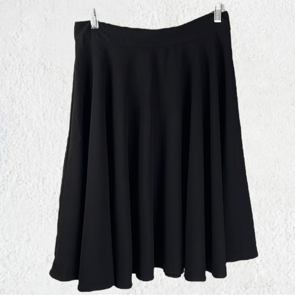 SHEIN black circle skirt beautiful flowing fabric size large new without tags - Picture 2 of 7